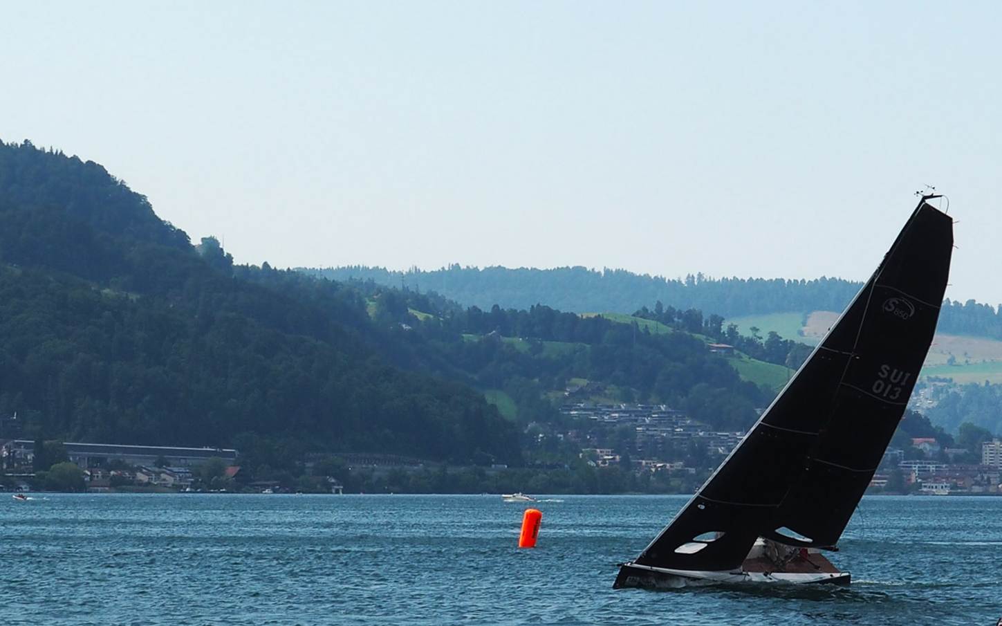 Ein Bild, das drau�en, Transport, Wasserfahrzeug, Himmel enth�lt.

KI-generierte Inhalte k�nnen fehlerhaft sein.